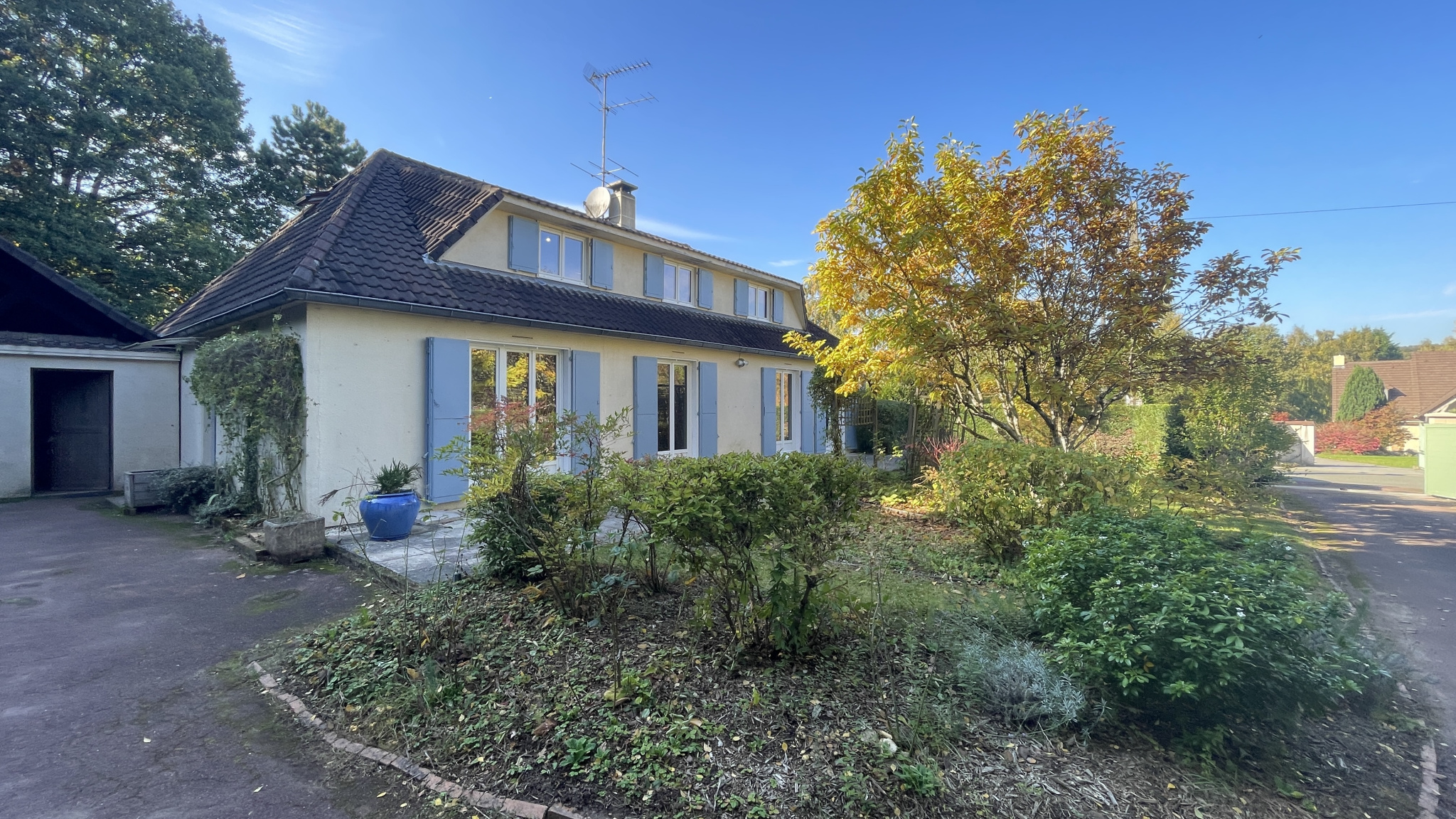 Saint-Rémy-l’Honoré 78690 – Location maison/villa 8 pièces 6 chambres