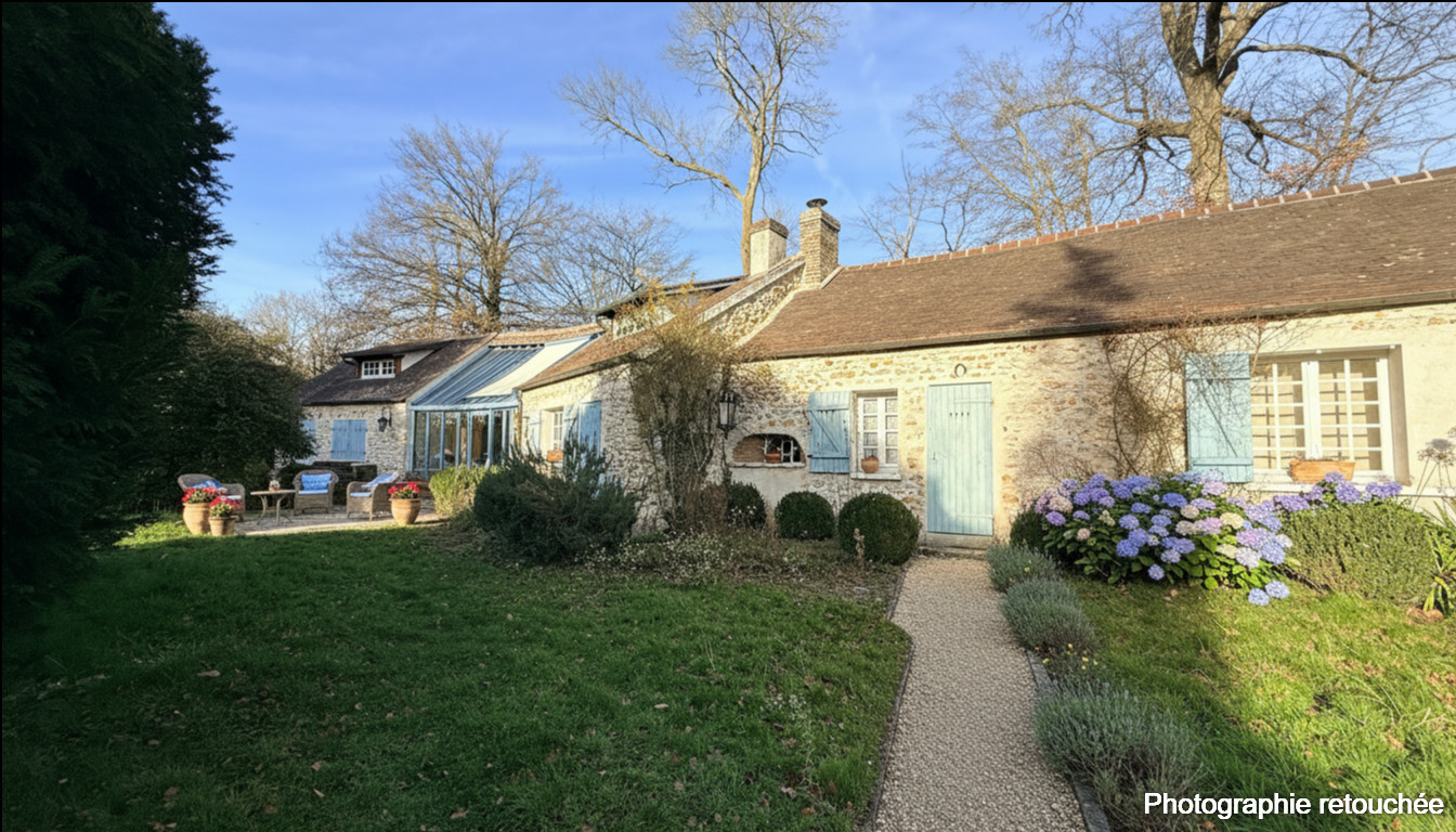 AUTOUILLET, LONGERE ANCIENNE AVEC DEPENDANCES ET 2575M2.